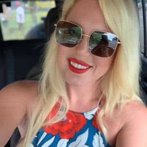 Meet your Posher, Libby